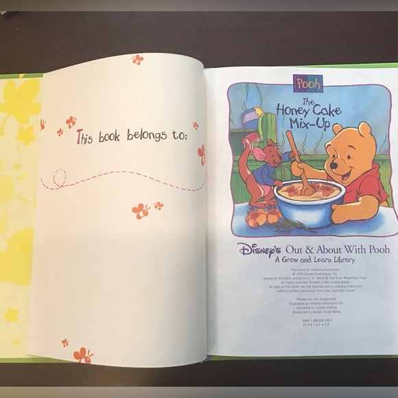 6 Volumes Out & About With Pooh-A Grow and Learn Library - Picture 8 of 16